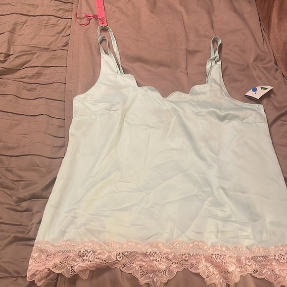 Silky pajamas from the Macbeth Collection Size Large - Picture 4 of 5